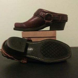 USA FRYE Distressed Brown Harness Mules sz 7.5